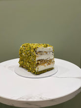 Load image into Gallery viewer, Baklava mini cake (1-3 people)